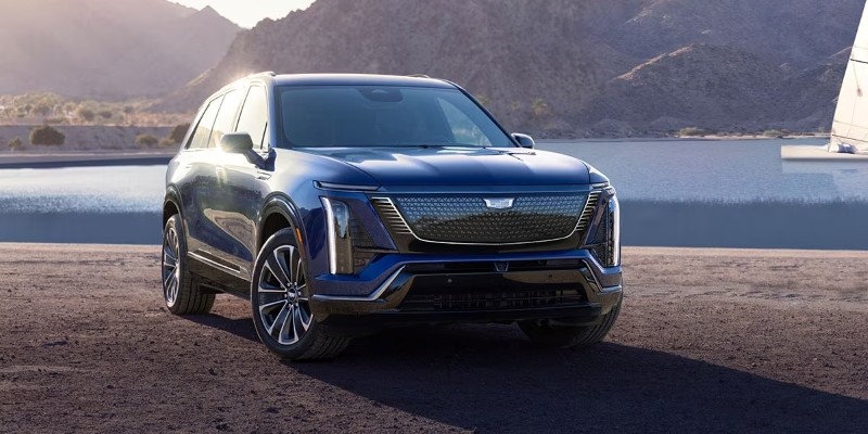 2026 Cadillac VISTIQ: A bold and sophisticated all-electric SUV.

