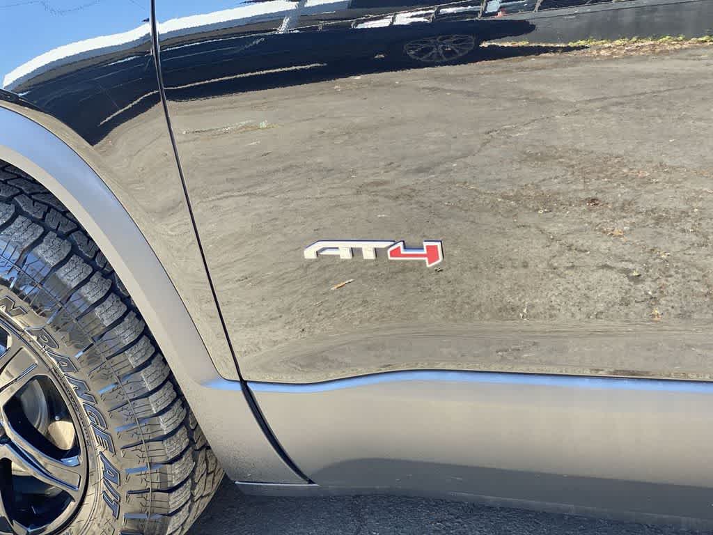 2022 GMC Acadia AT4