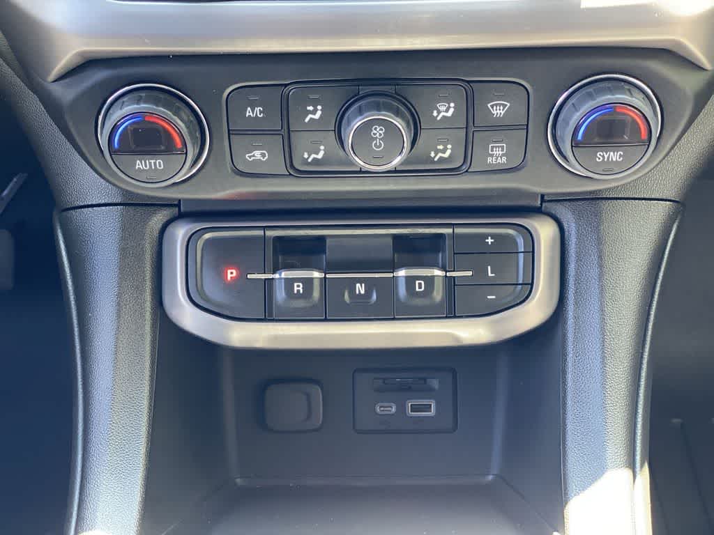 2022 GMC Acadia AT4