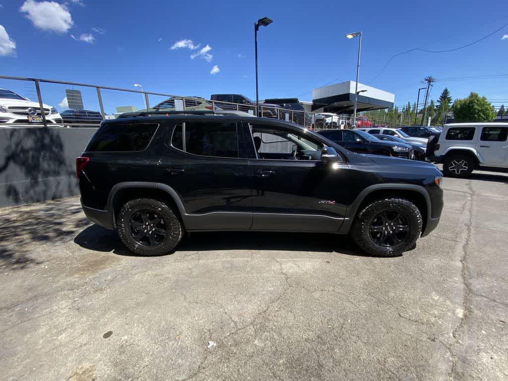 2022 GMC Acadia AT4
