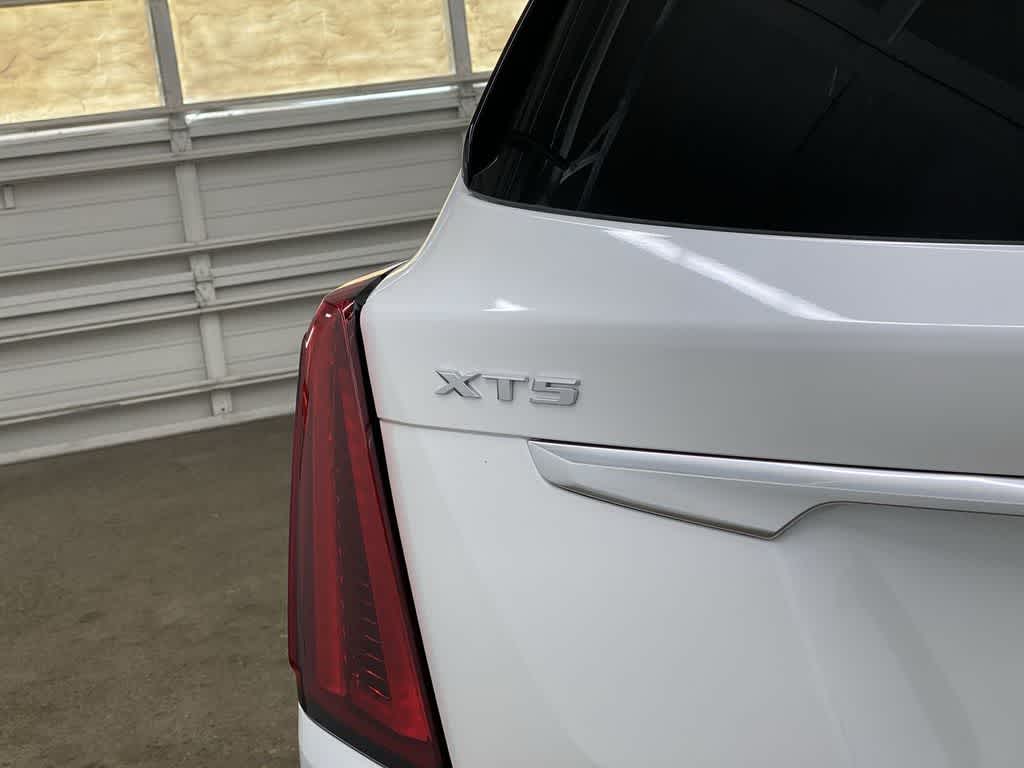 2022 Cadillac XT5 Premium Luxury