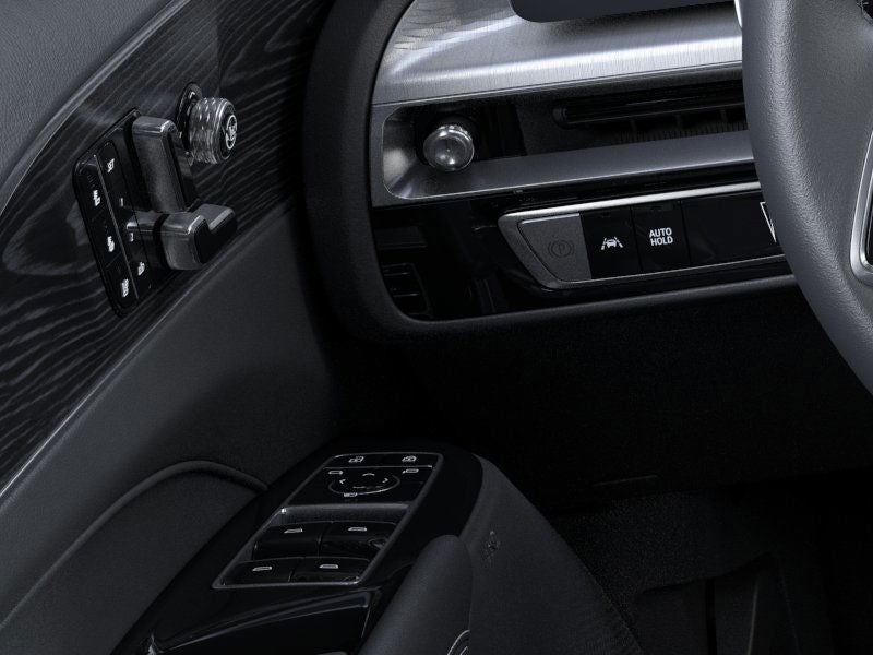 2025 Cadillac LYRIQ Luxury 2