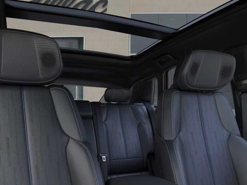 2025 Cadillac LYRIQ Luxury 2