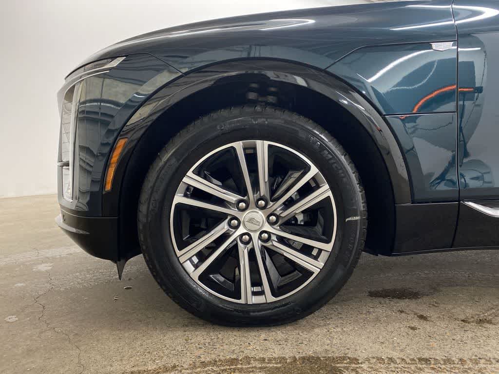 2025 Cadillac LYRIQ Luxury 2