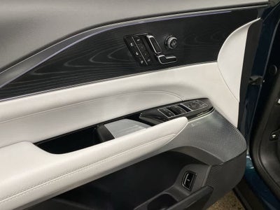 2025 Cadillac LYRIQ Luxury 2