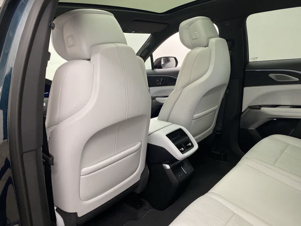 2025 Cadillac LYRIQ Luxury 2