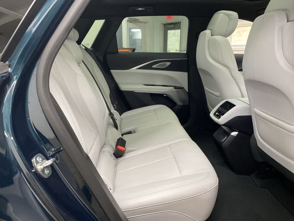 2025 Cadillac LYRIQ Luxury 2