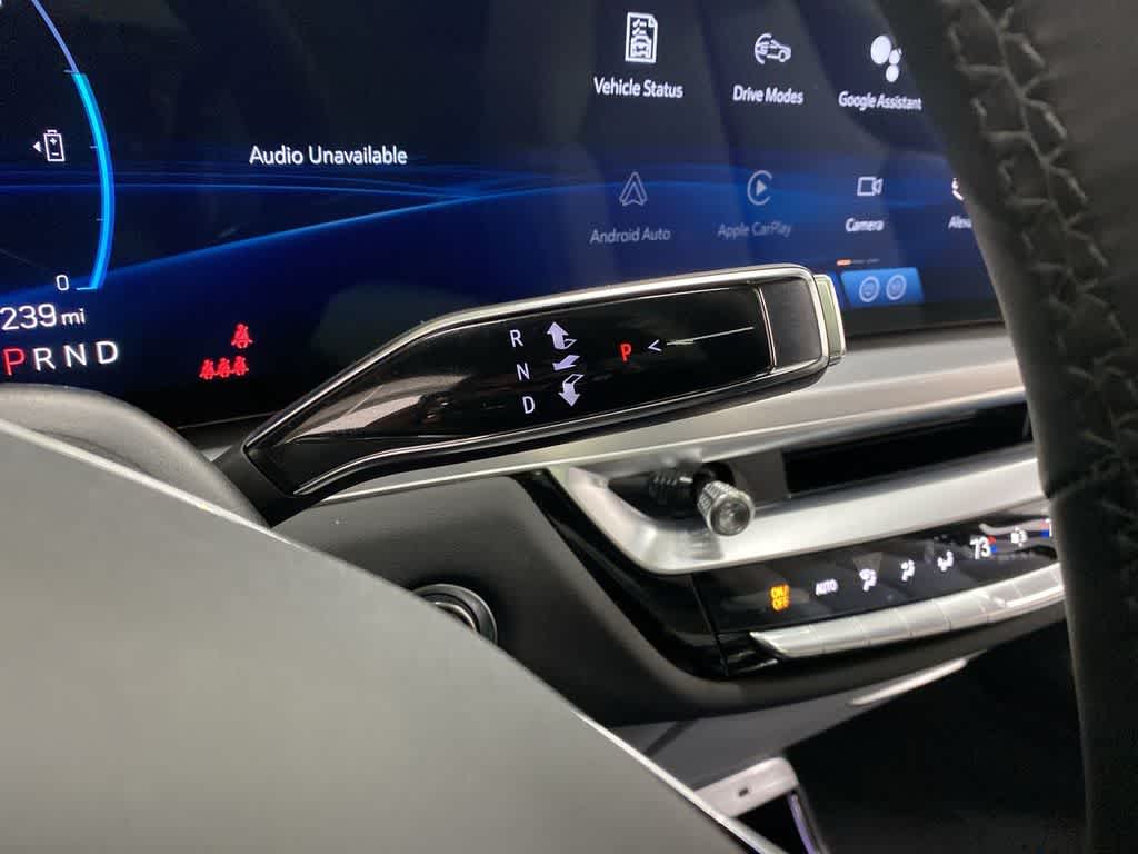 2025 Cadillac LYRIQ Luxury 2