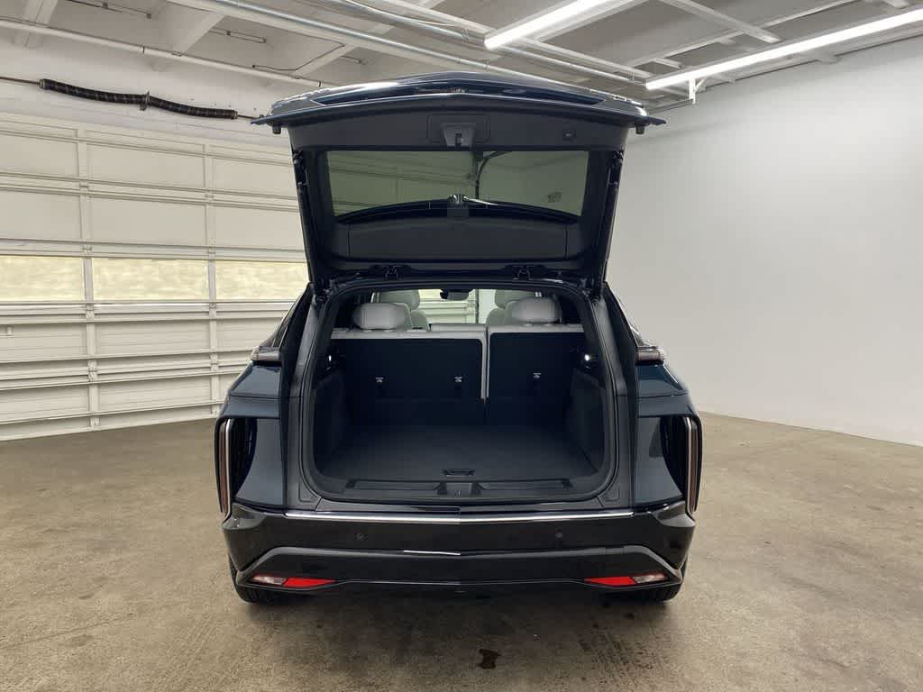 2025 Cadillac LYRIQ Luxury 2