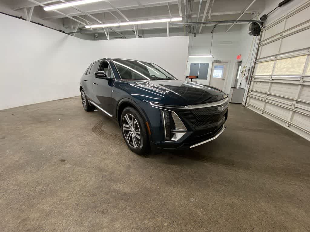 2025 Cadillac LYRIQ Luxury 2