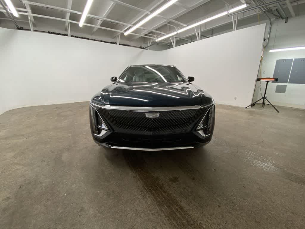 2025 Cadillac LYRIQ Luxury 2