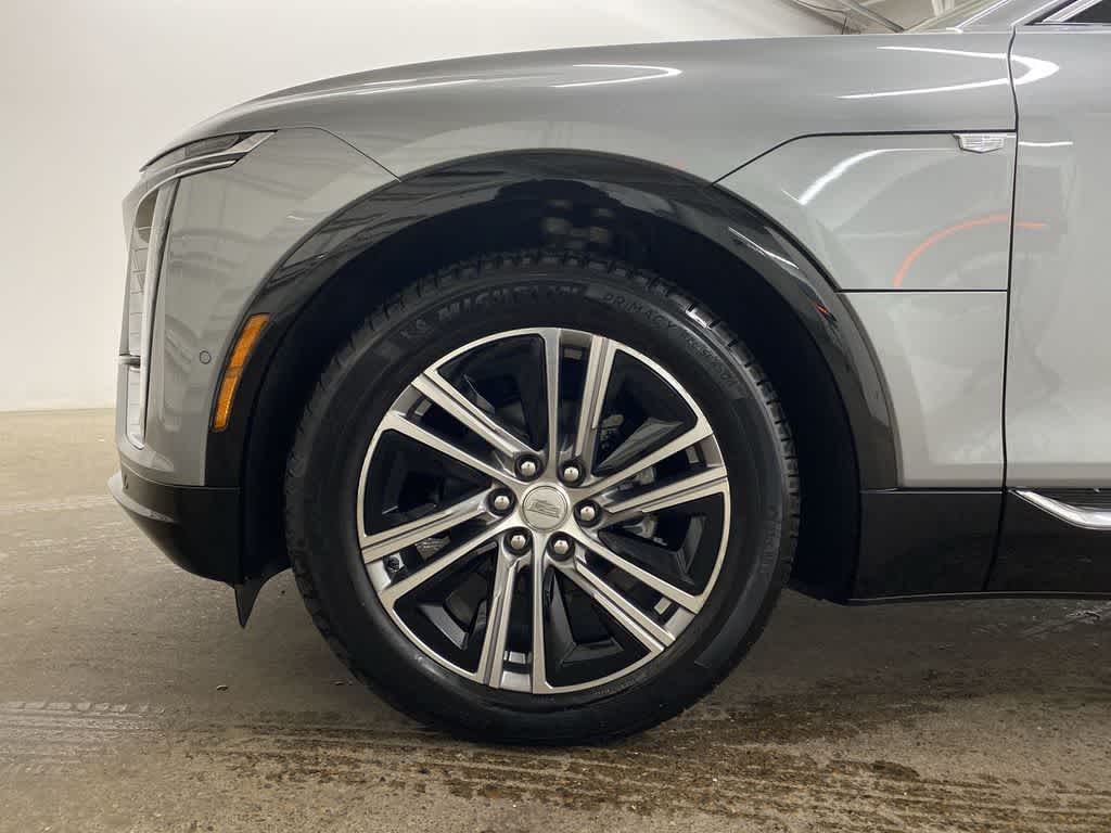 2025 Cadillac LYRIQ Luxury 2