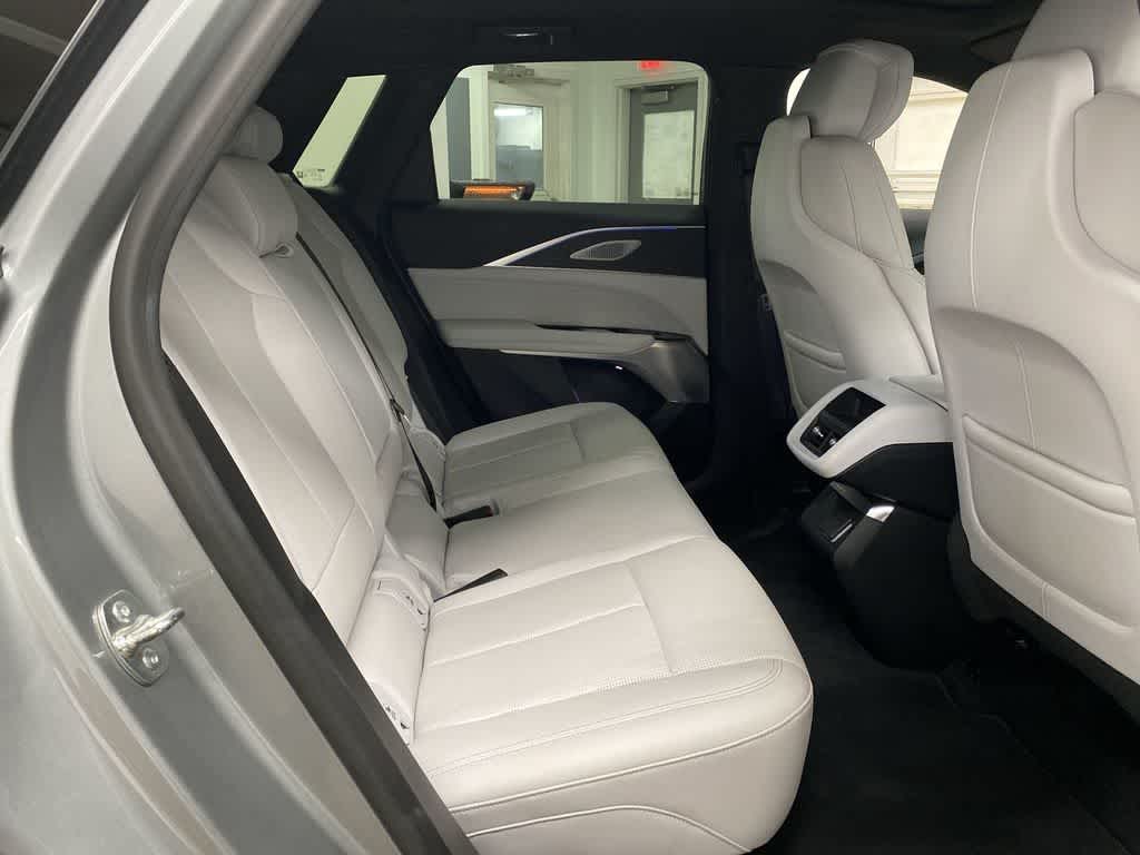 2025 Cadillac LYRIQ Luxury 2