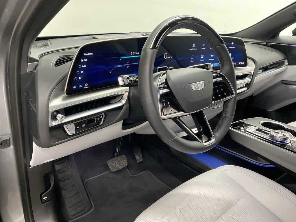 2025 Cadillac LYRIQ Luxury 2