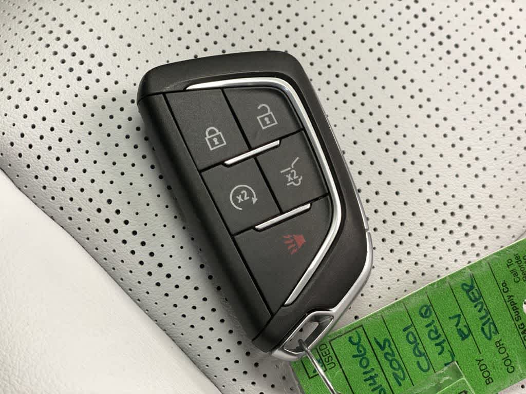 2025 Cadillac LYRIQ Luxury 2