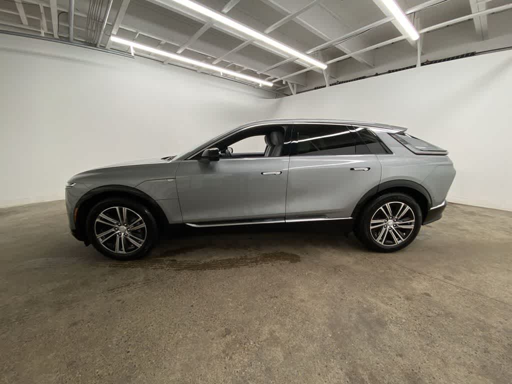 2025 Cadillac LYRIQ Luxury 2