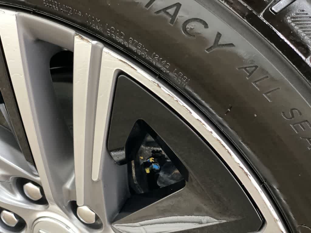 2025 Cadillac LYRIQ Luxury 2