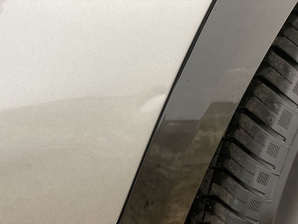 2025 Cadillac LYRIQ Luxury 2