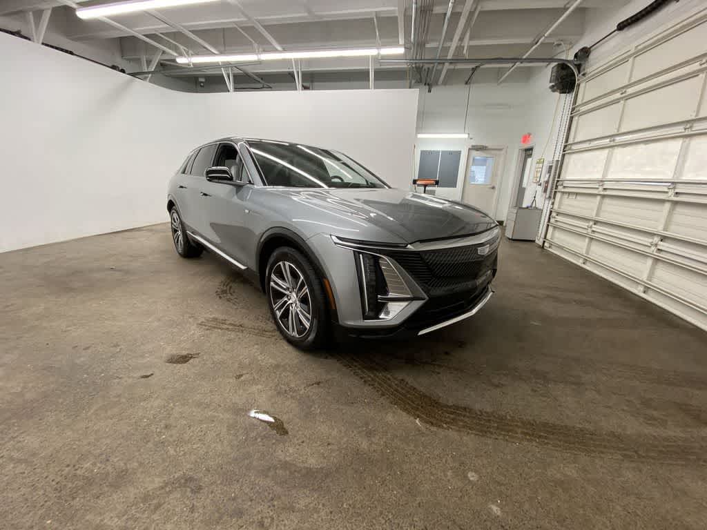 2025 Cadillac LYRIQ Luxury 2