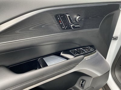2025 Cadillac LYRIQ Luxury 2