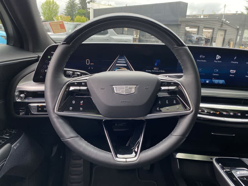 2025 Cadillac LYRIQ Luxury 2