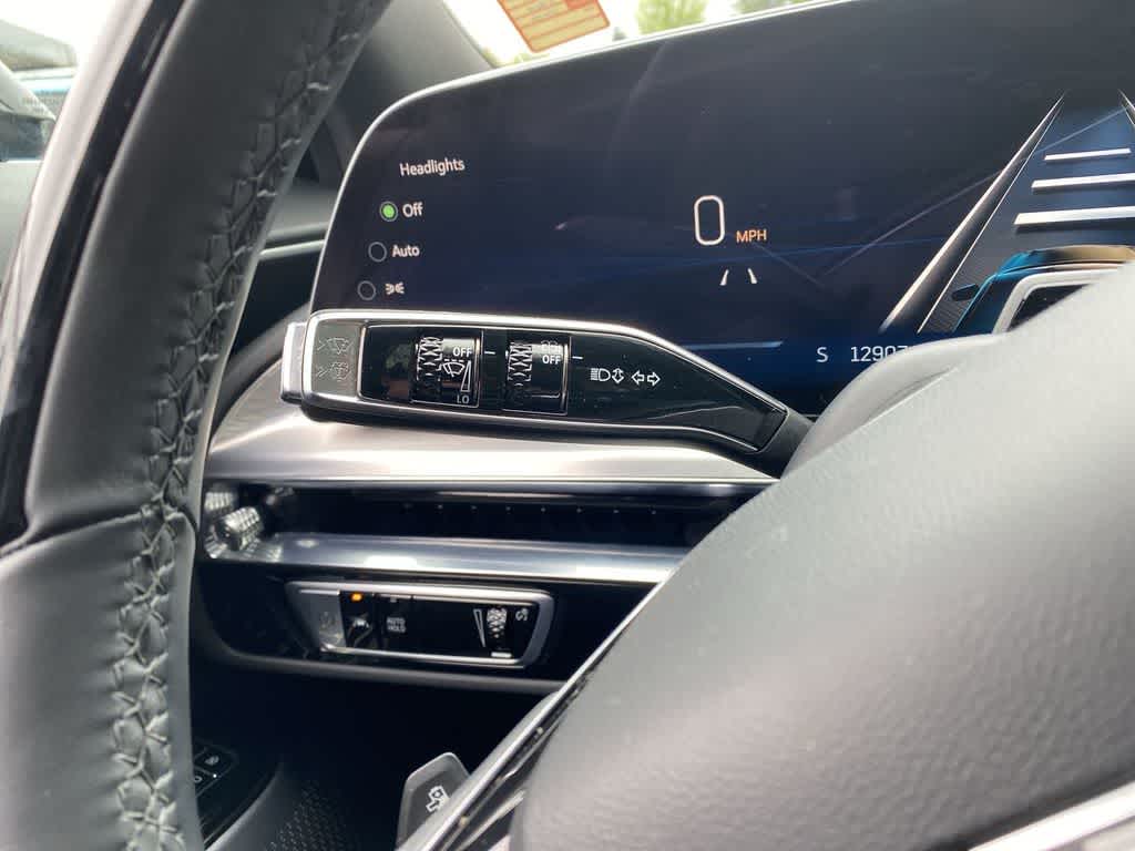 2025 Cadillac LYRIQ Luxury 2