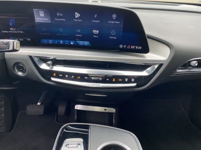 2025 Cadillac LYRIQ Luxury 2