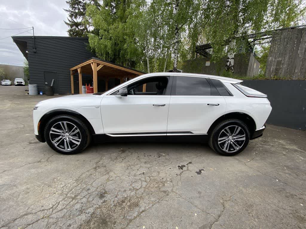 2025 Cadillac LYRIQ Luxury 2