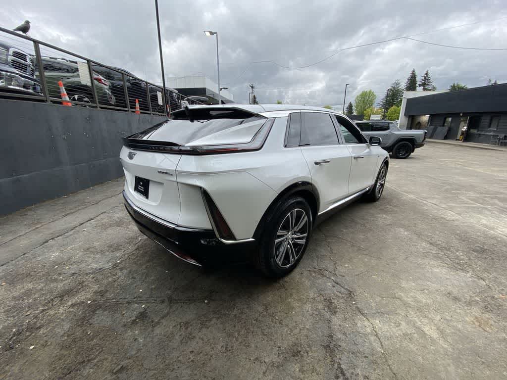 2025 Cadillac LYRIQ Luxury 2