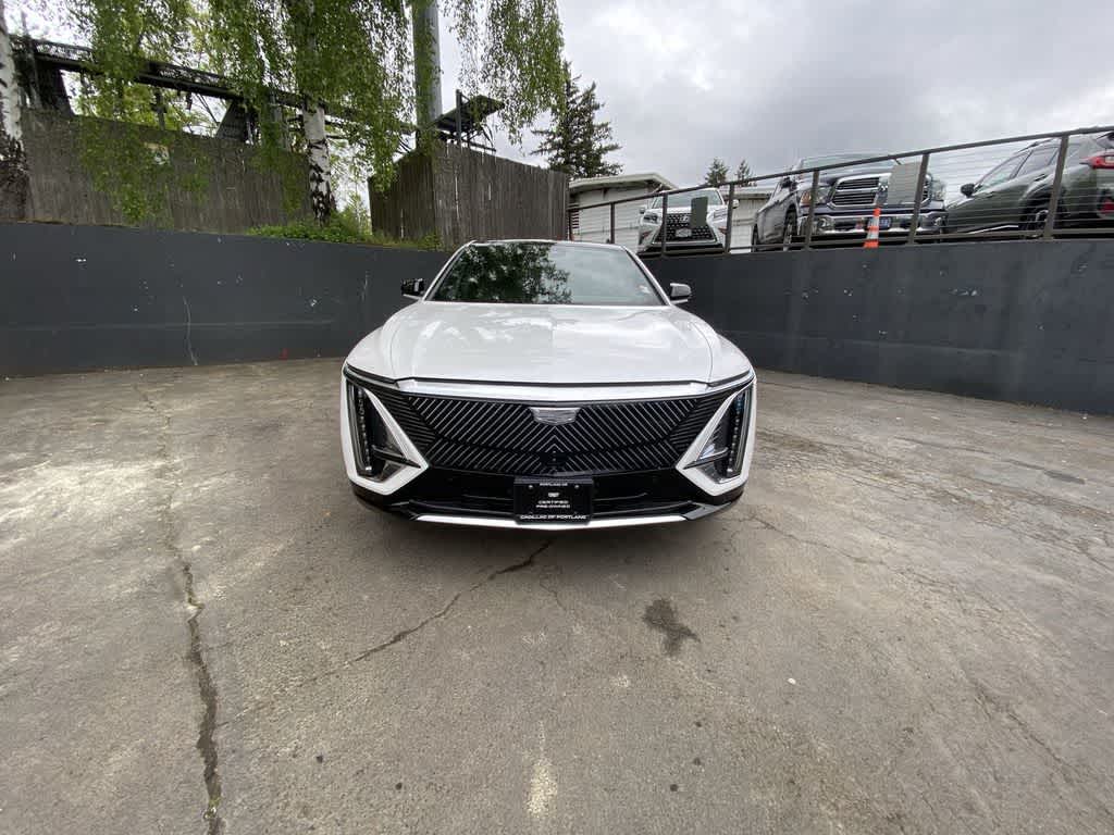 2025 Cadillac LYRIQ Luxury 2