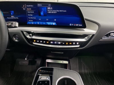 2024 Cadillac LYRIQ Luxury 3