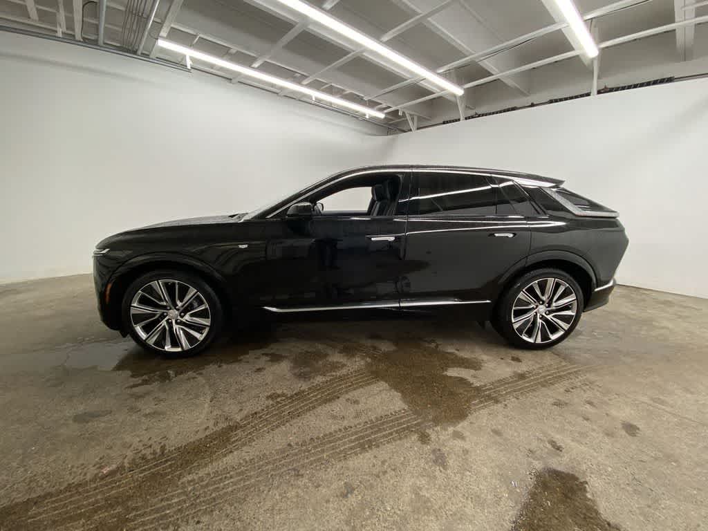 2024 Cadillac LYRIQ Luxury 3