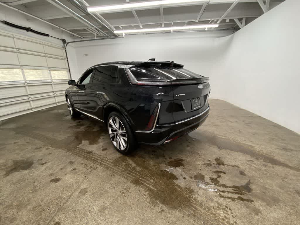 2024 Cadillac LYRIQ Luxury 3