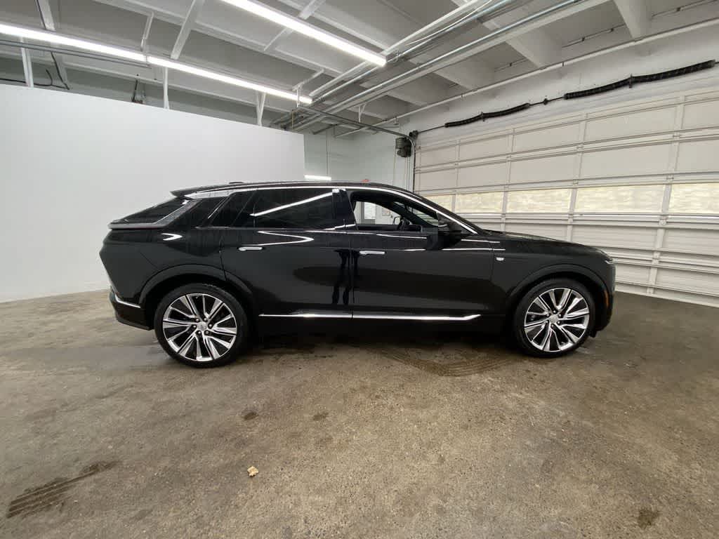 2024 Cadillac LYRIQ Luxury 3