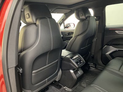 2024 Cadillac LYRIQ Luxury 3