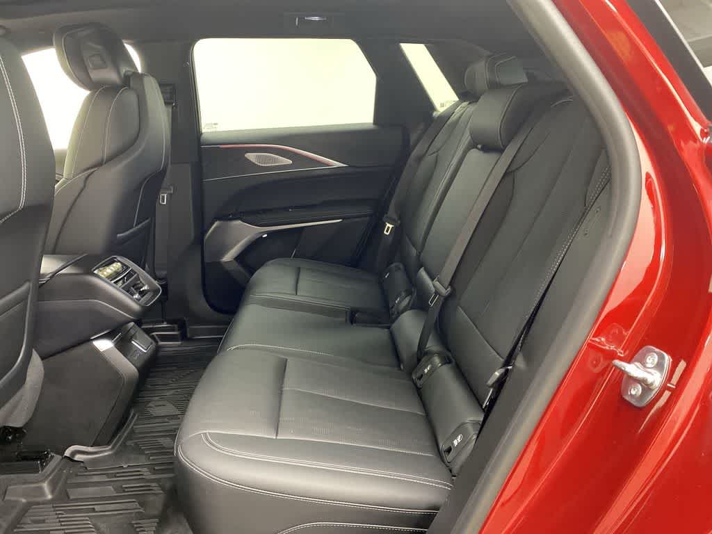 2024 Cadillac LYRIQ Luxury 3