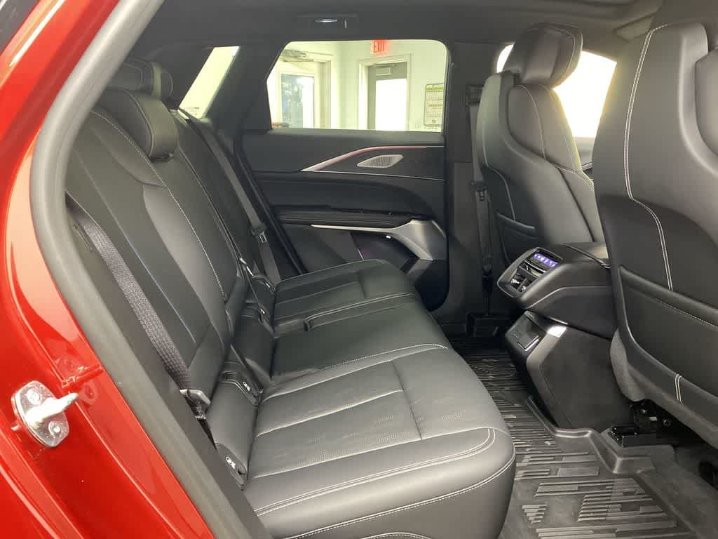 2024 Cadillac LYRIQ Luxury 3