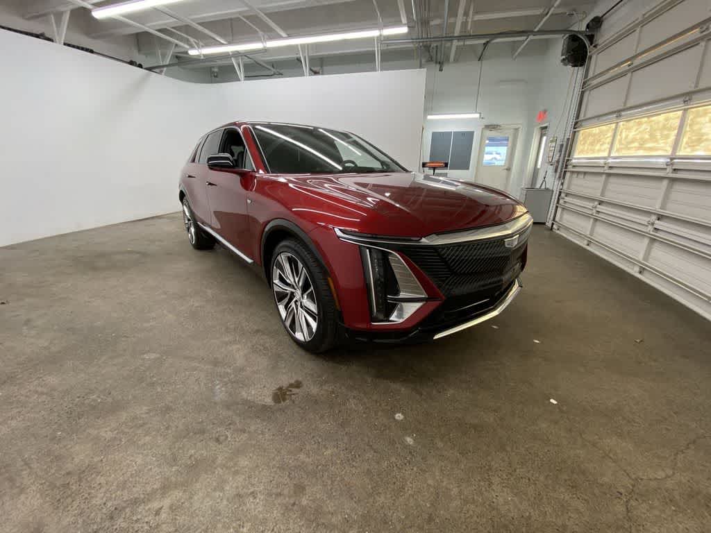 2024 Cadillac LYRIQ Luxury 3