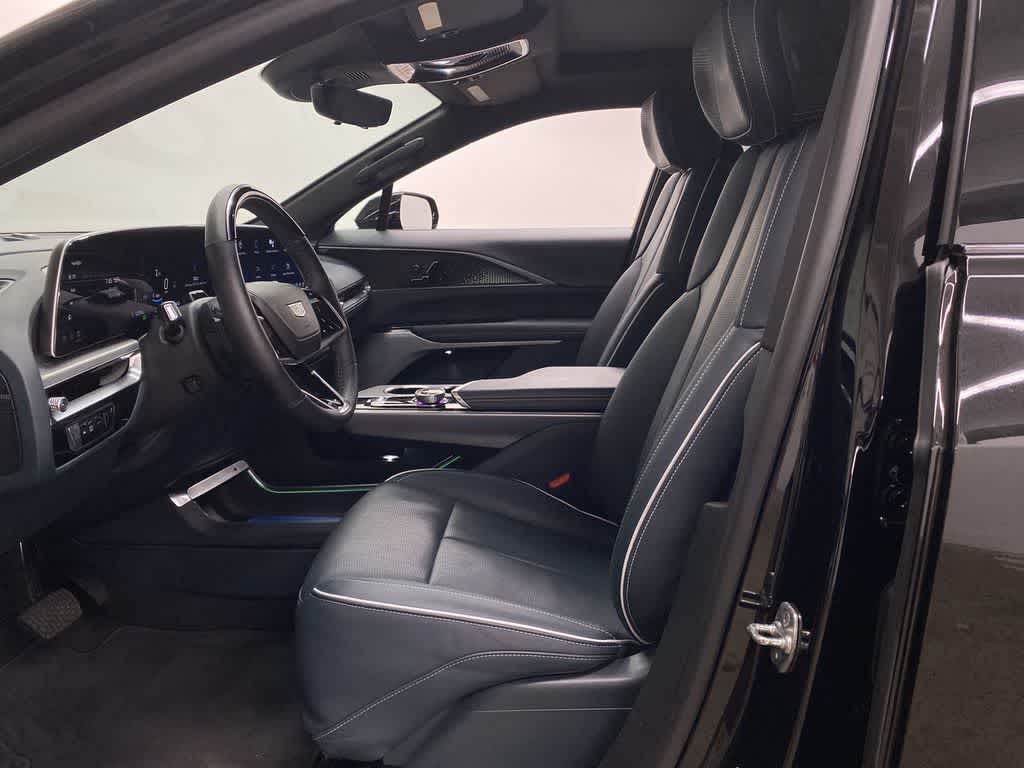 2024 Cadillac LYRIQ Luxury 3