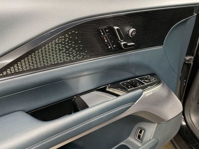 2024 Cadillac LYRIQ Luxury 3