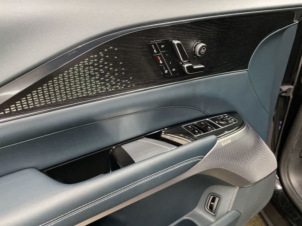 2024 Cadillac LYRIQ Luxury 3