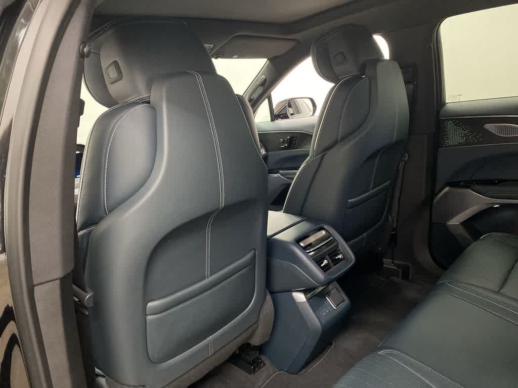 2024 Cadillac LYRIQ Luxury 3