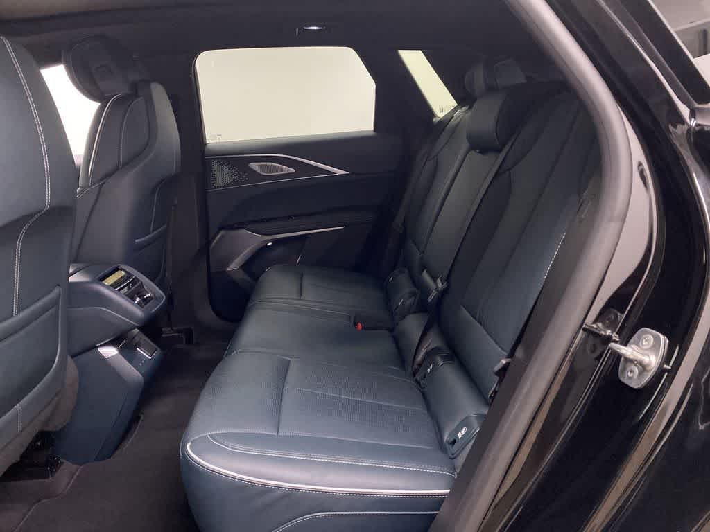 2024 Cadillac LYRIQ Luxury 3