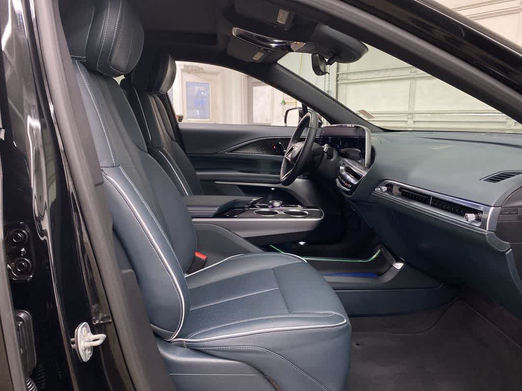 2024 Cadillac LYRIQ Luxury 3