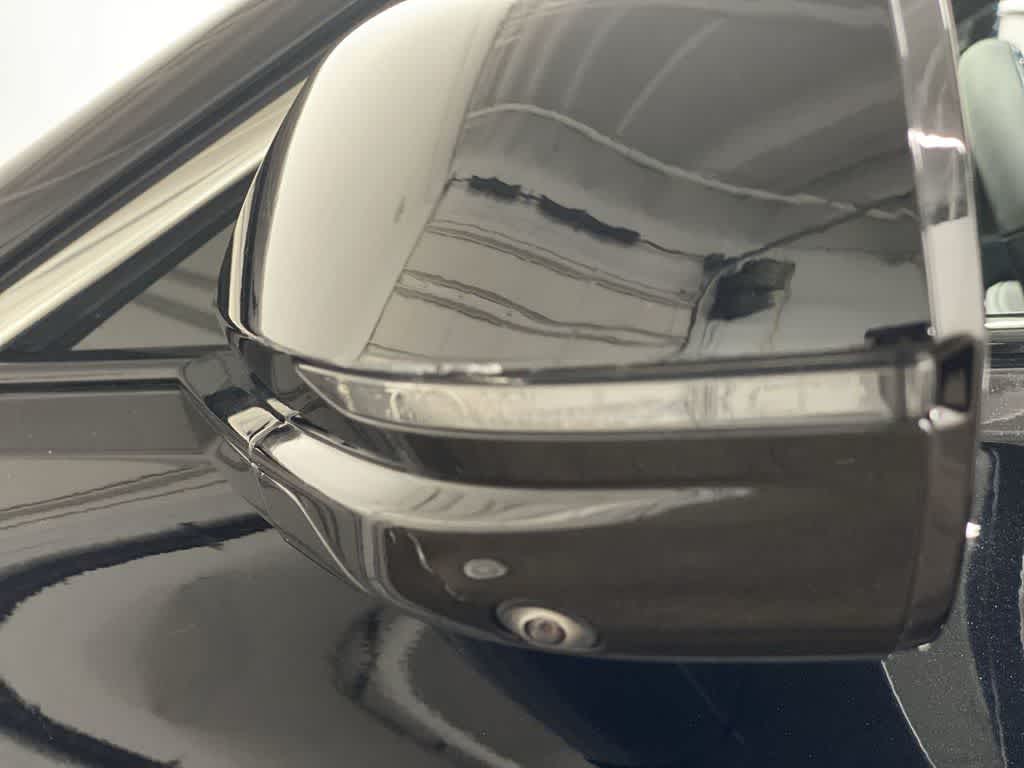 2024 Cadillac LYRIQ Luxury 3