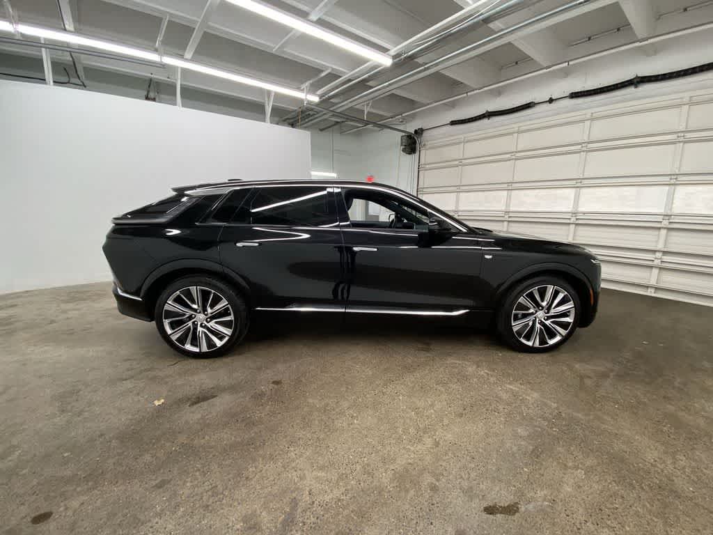 2024 Cadillac LYRIQ Luxury 3