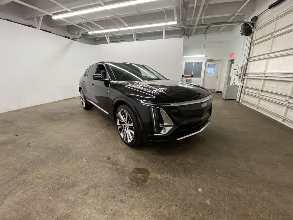 2024 Cadillac LYRIQ Luxury 3