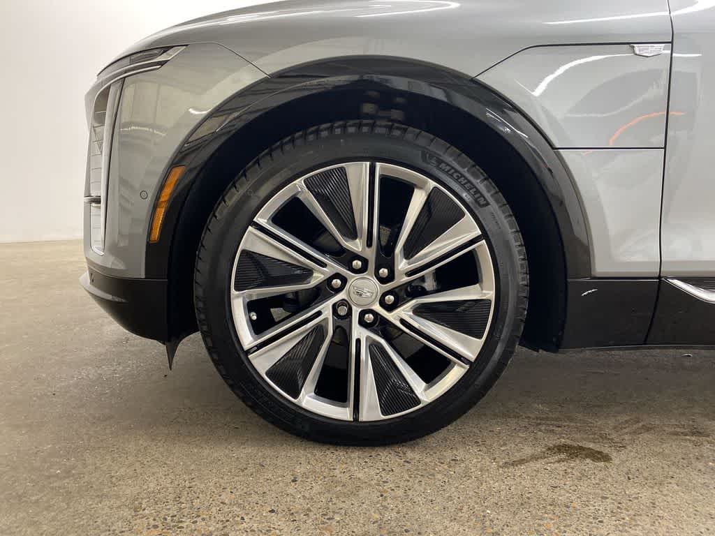 2024 Cadillac LYRIQ Luxury 3