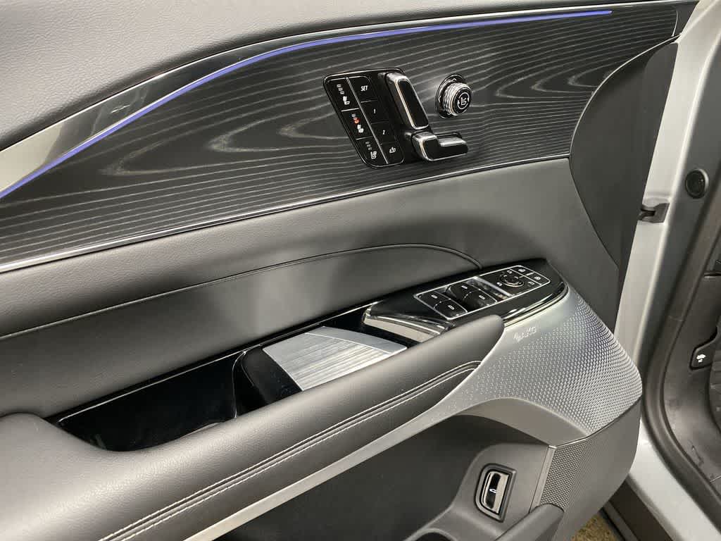 2024 Cadillac LYRIQ Luxury 3