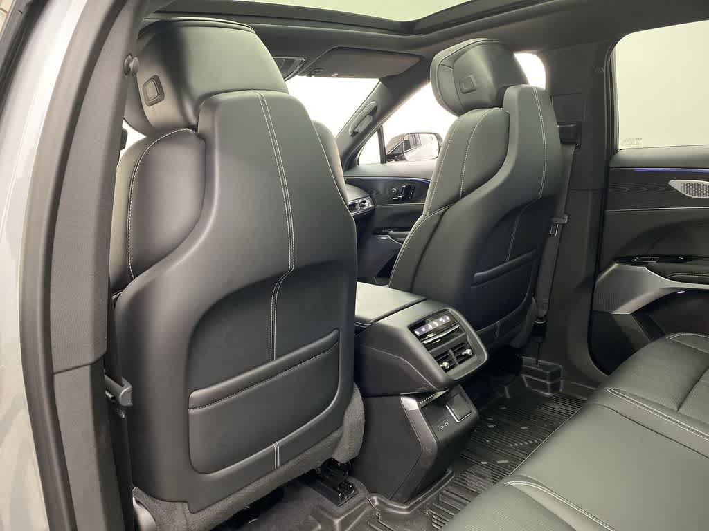 2024 Cadillac LYRIQ Luxury 3